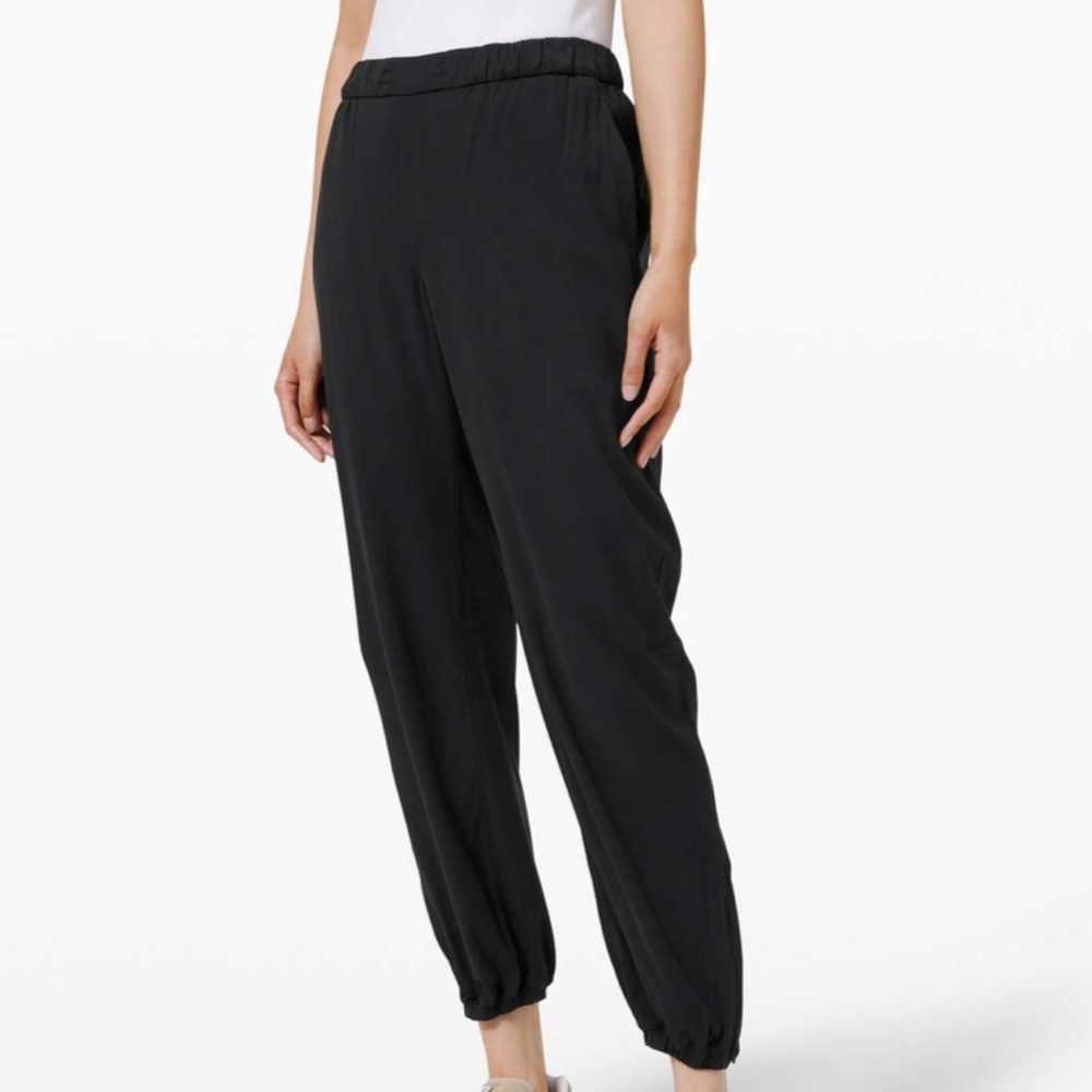 Lululemon Essential Affinity Mid Rise Jogger Black